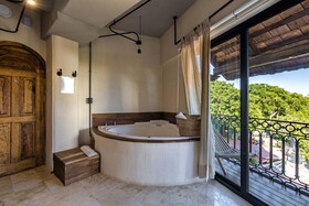 Caribbean Paradise Hotel Boutique & Dive Center