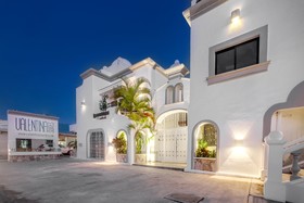 Casa Valentina by Las Flores