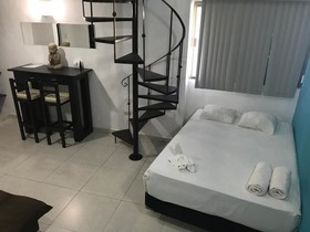 Easy Hotel