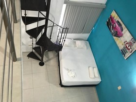 Easy Hotel