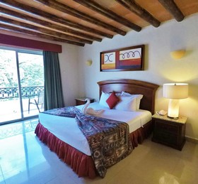 El Campanario Hotel & Estudios