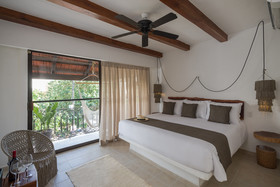 Banana Boutique By GuruHotel