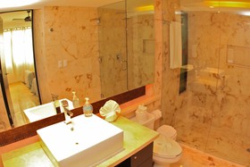 Las Brisas Condominios