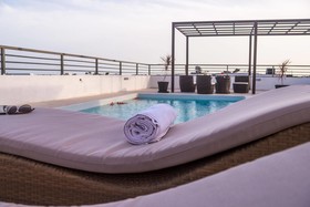 Las Perlas Condo Hotel