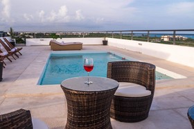 Las Perlas Condo Hotel