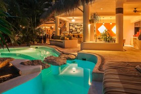 La Tortuga Hotel & Spa