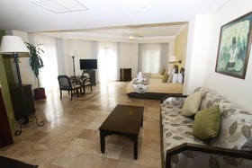 Los Itzaes Hotel
