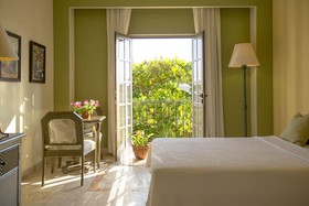 Los Itzaes Hotel