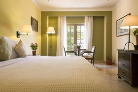 Los Itzaes Hotel
