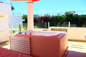 Maya Suites By LHMG