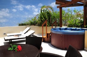 Maya Villa Condo Hotel & Beach Club