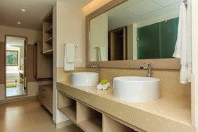 Golfers' Paradise at Nick Price Residences!