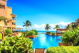 Residences El Faro by Playa Paradise