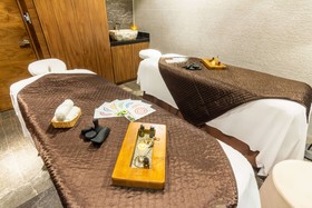 The Fives Downtown Hotel & Residences, Curio Collection by Hilton