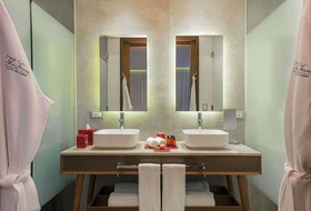 The Fives Downtown Hotel & Residences, Curio Collection by Hilton