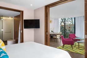 The Fives Downtown Hotel & Residences, Curio Collection by Hilton