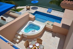 Porto Bello Gran Marina by GuruHotel