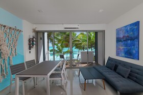 Angelina 28 Beachfront Hotel By Nah Hotels