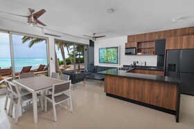 Angelina 28 Beachfront Hotel By Nah Hotels