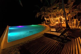 Angelina 28 Beachfront Hotel By Nah Hotels