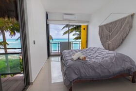 Angelina 28 Beachfront Hotel By Nah Hotels