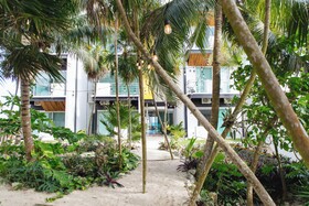 Angelina 28 Beachfront Hotel By Nah Hotels