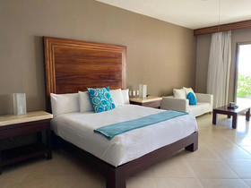 Casa del Puerto by MIJ - Beachfront Hotel