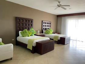 Casa del Puerto by MIJ - Beachfront Hotel