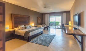 Casa del Puerto by MIJ - Beachfront Hotel