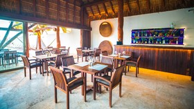 Casa del Puerto by MIJ - Beachfront Hotel