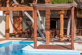 Casa del Puerto by MIJ - Beachfront Hotel