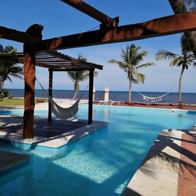 Casa del Puerto by MIJ - Beachfront Hotel