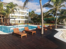 Casa del Puerto by MIJ - Beachfront Hotel