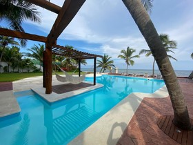 Casa del Puerto by MIJ - Beachfront Hotel