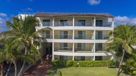 Casa del Puerto by MIJ - Beachfront Hotel