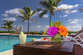 Casa del Puerto by MIJ - Beachfront Hotel