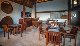 Casa del Puerto by MIJ - Beachfront Hotel