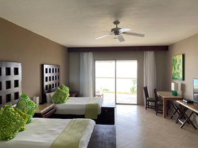 Casa del Puerto by MIJ - Beachfront Hotel