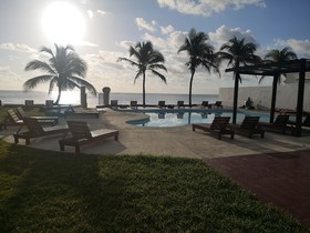 Casa del Puerto by MIJ - Beachfront Hotel