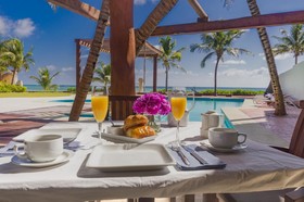 Casa del Puerto by MIJ - Beachfront Hotel