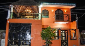 Charlys Hostal