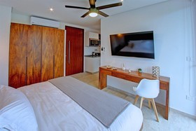 Loveboat Penthouse Studio With Private Splash Pool – Penthouse 5 B – By Salt-Kisses
