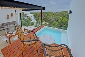 Loveboat Penthouse Studio With Private Splash Pool – Penthouse 5 B – By Salt-Kisses
