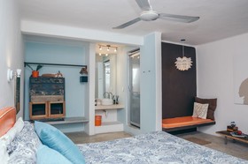 Teetotum hotel