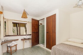 Yaxchen Tulum Eco Lodge & Cenote