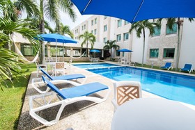 Holiday Inn Express Paraiso Dos Bocas