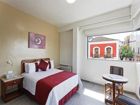 Olmeca Plaza Urban Express Hotel