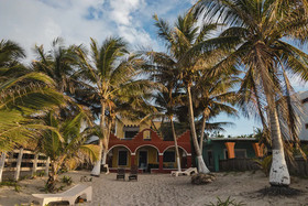 Casa Maya Lodge Robinson Crusoe Life