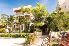 Aquastar Unique Hotel & Apartments