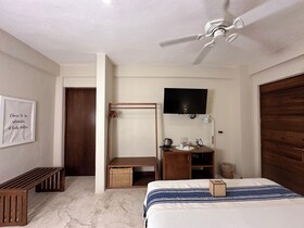 Noah Beach Hotel & Suites